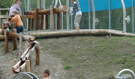 SW.146.31-Wasserrad-geschlossen-mit-Doppelboden-mit-Kindern.jpg