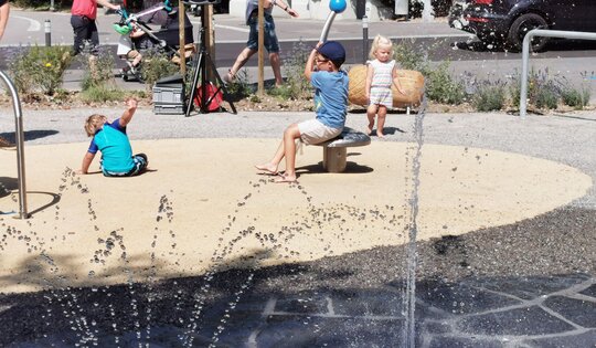 SW.202--O7598-Kinder-Wasserspielgeräte-Bodenspritzer.jpg