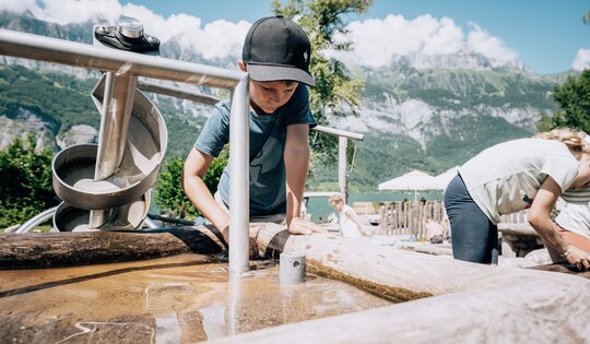 SW.140.2-Wasserspirale-geschlossen-mit-Kindern-am-spielen-O7712.jpg