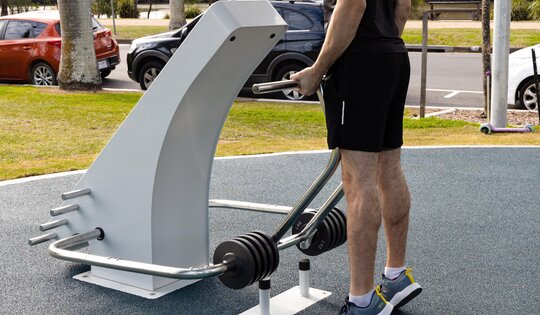 SF.1108-Rückentrainer-sportfit-Mann-am-trainieren.jpg
