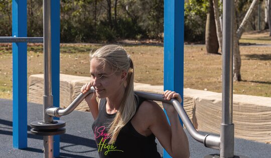 SWC.4459-Streetworkout-459-Frau-am-squatten.jpg