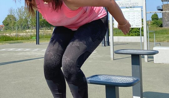 SWC.4964_65_66-Jump-plattformen-Frau-am-trainieren.jpg