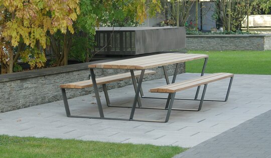 MO.04.21.30-Primus-moderner-Tisch.JPG