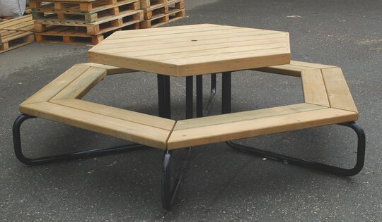 MO.04.03.04-Sechseck-Tisch.JPG