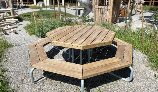 MO.04.03.00-Achteck-Tisch-O8942.JPG