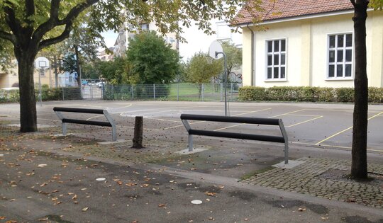 MO.04.17.2.M--_O115--stabile-Jugendbänke-cool.JPG