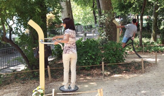 UF.6111--O6532-Verdreher-Bewegungstraining-im-Park-Lugano.JPG