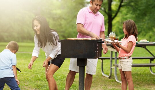 WS.300-Grill-Menschen-Grillieren-Park-stabil-öffentlicher-Feuerstelle.jpg