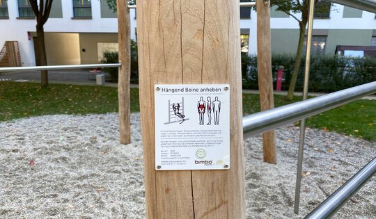 TF.7020.r  O9822 Anleitung Übung Beine heben.JPG