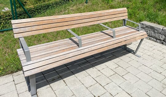 BT.074.BAS4 Areo basic Seniorenbank mit 4 Armlehnen O11093  _ freistehend_1.JPG