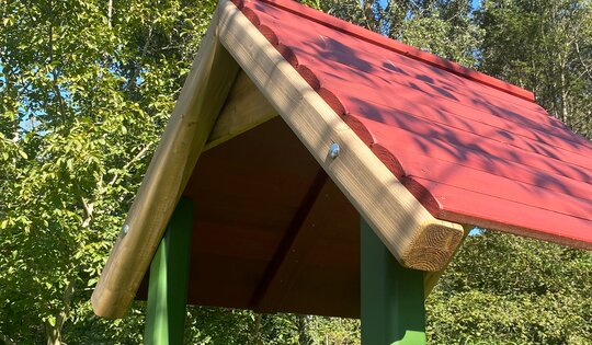 BS.020.L Balkonhaus 100 lasiert Detail Dach O13195_1.JPG